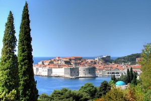 Aluguer de carro barato em Dubrovnik  ✓ As nossas ofertas de automóveis de aluguer incluem seguro ✓ e quilometragem sem limites ✓ na maioria dos destinos